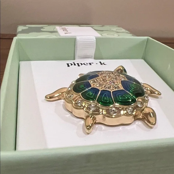 Piper K | Turtle Brooch - Picture 10 of 10